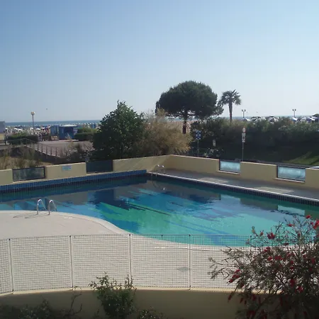 Apartment Cozy Two-bedroom In A Seafront Building Bibione
