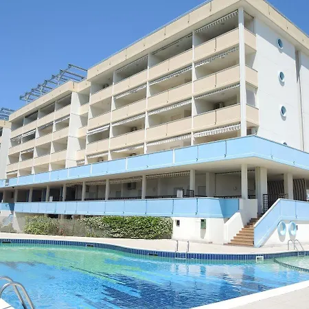 Cozy Two-bedroom In A Seafront Building Apartmán *