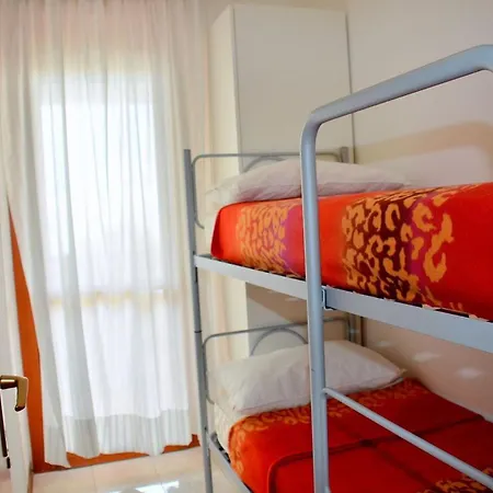 Apartmán Cozy Two-bedroom In A Seafront Building