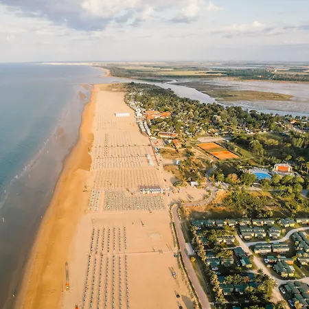 Apartmán Cozy Two-bedroom In A Seafront Building Bibione